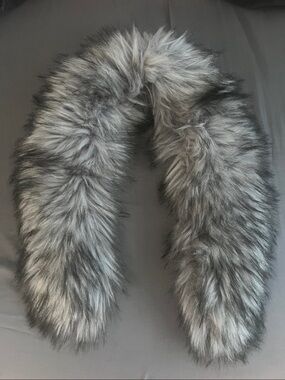 Gray Faux Fur Collar Scarf